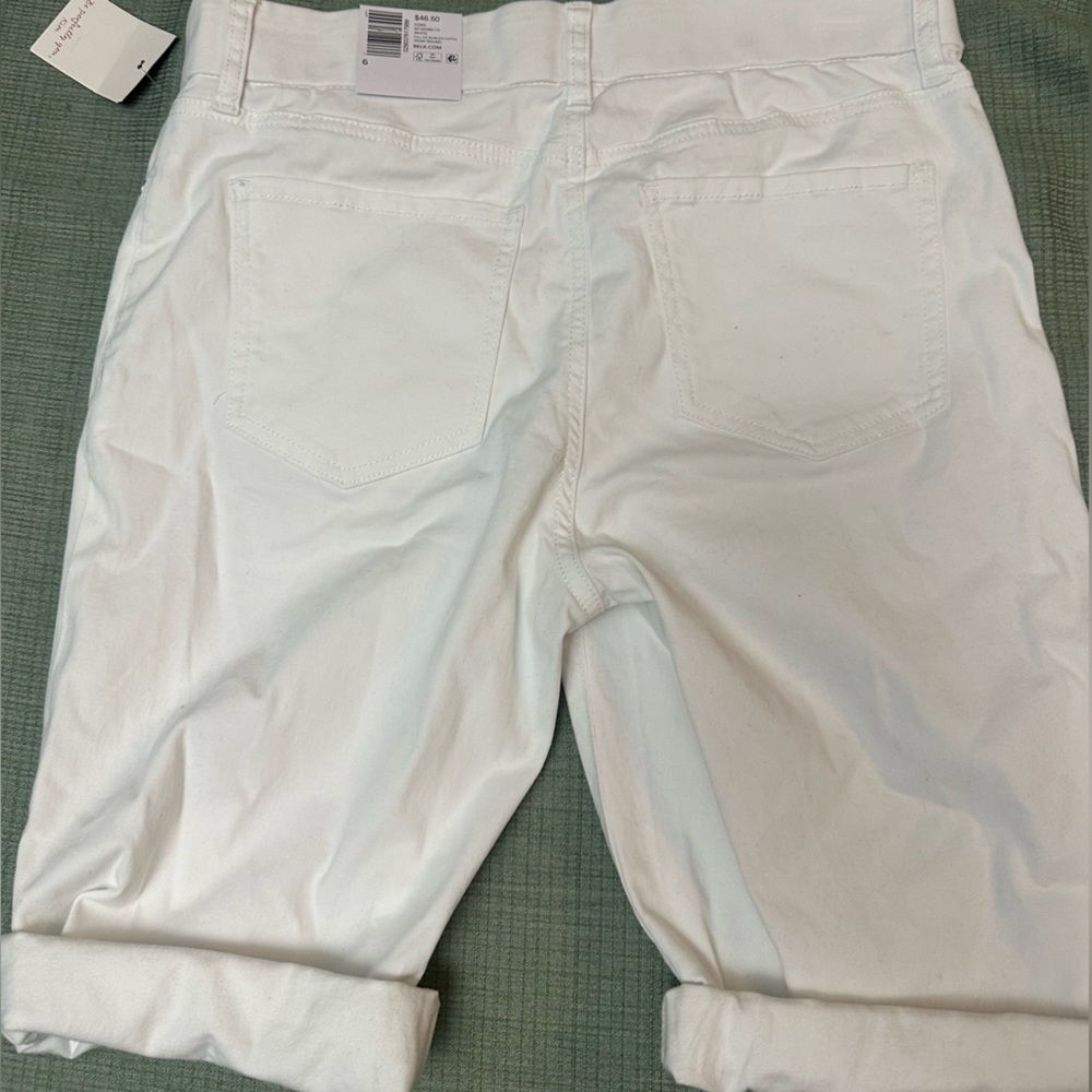 Kim Rogers white Bermuda shorts. Size 6. Elastic waist tummy control - Picture 5 of 7